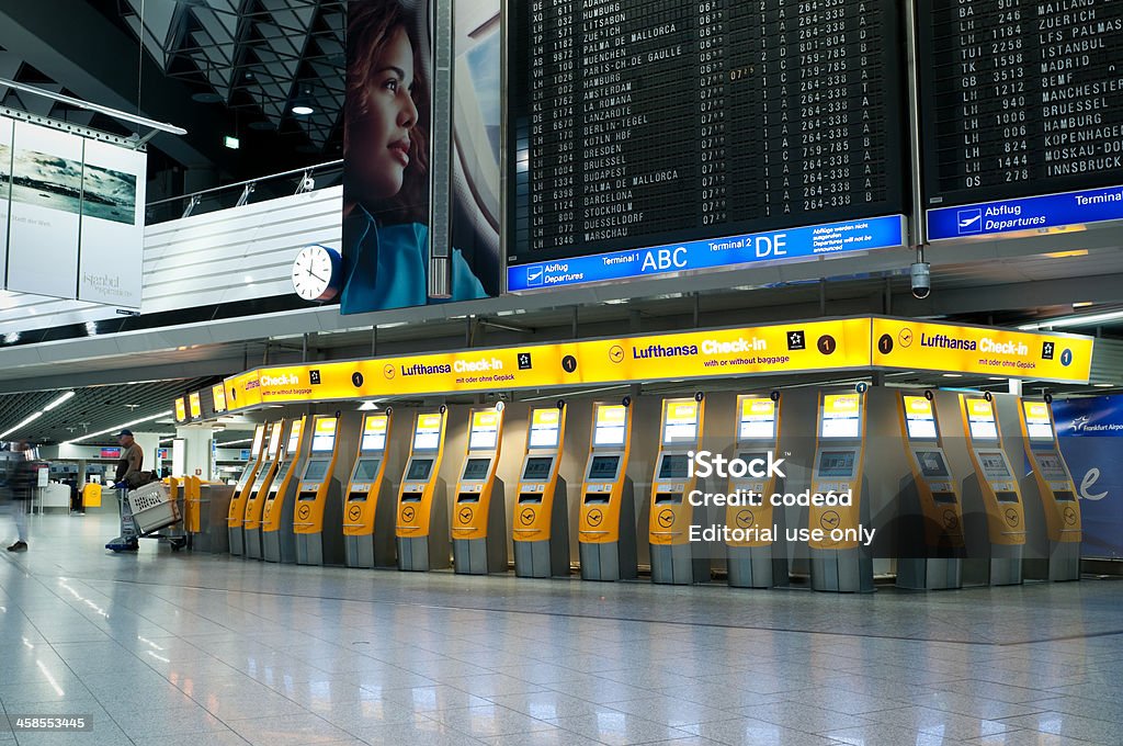Terminal 1 do Aeroporto de Frankfurt principal Sala de Entrada - Royalty-free Lufthansa Foto de stock