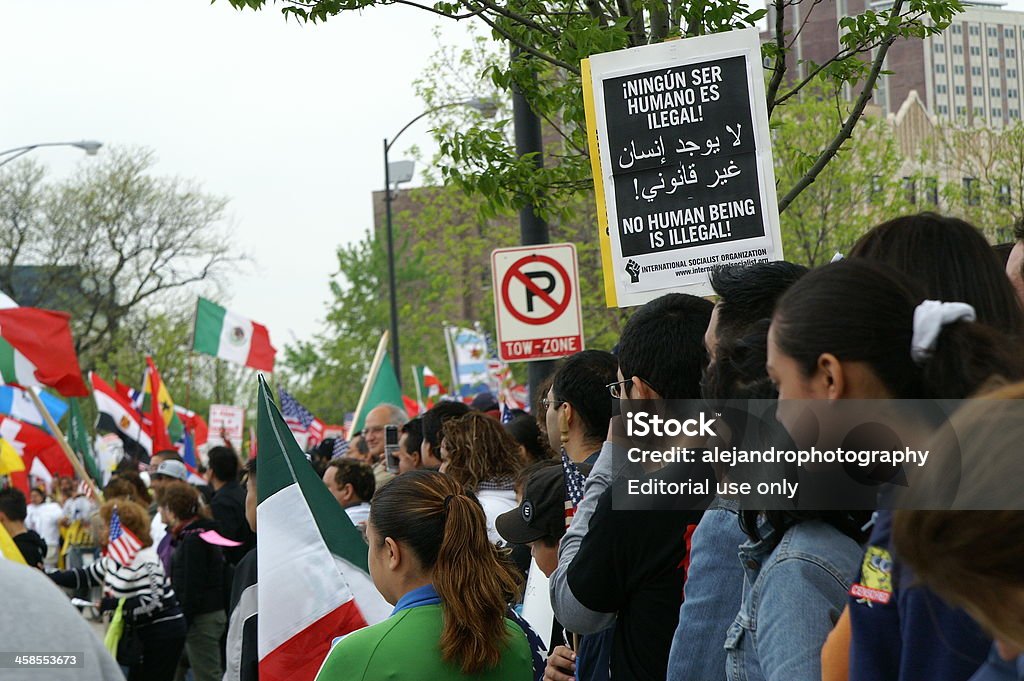 Gli immigrati raccogliere in segno di protesta - Foto stock royalty-free di Ambientazione esterna