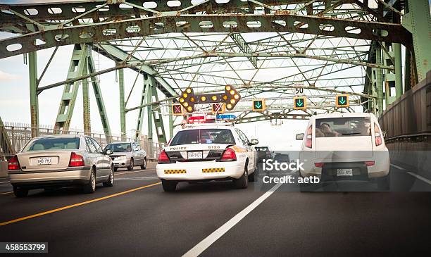 Tráfego Urbano - Fotografias de stock e mais imagens de Força policial - Força policial, Montreal, Adulto