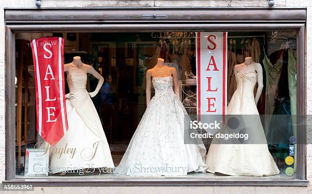 Brautkleidsale Stockfoto und mehr Bilder von Ausverkauf - Ausverkauf, Brautkleid-Boutique, Einzelhandel - Konsum