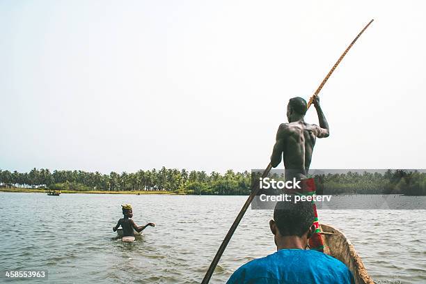 Piroga Corsa - Fotografie stock e altre immagini di Acqua - Acqua, Adulto, Africa