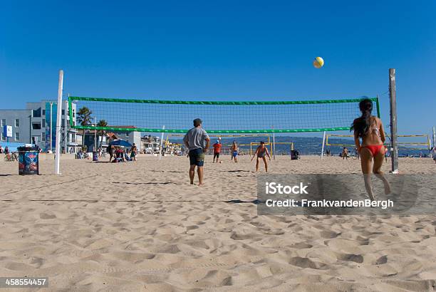 Voleibol De Playa Foto de stock y más banco de imágenes de Actividad - Actividad, Actividades recreativas, Actividades y técnicas de relajación