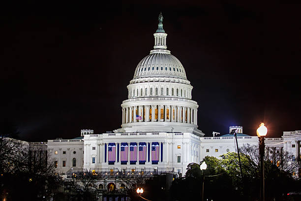 united states capitol la notte di barack obama di inaugurazione presidenziale - inauguration into office washington dc barack obama capitol building foto e immagini stock