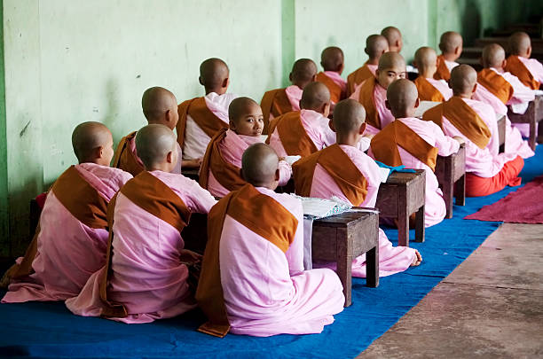 kalaywa tawya mosteiro, myanmar - kalaywa tawya monastery imagens e fotografias de stock