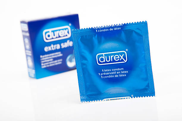 durex prezerwatywy xxxl - sex education condom contraceptive sex zdjęcia i obrazy z banku zdjęć