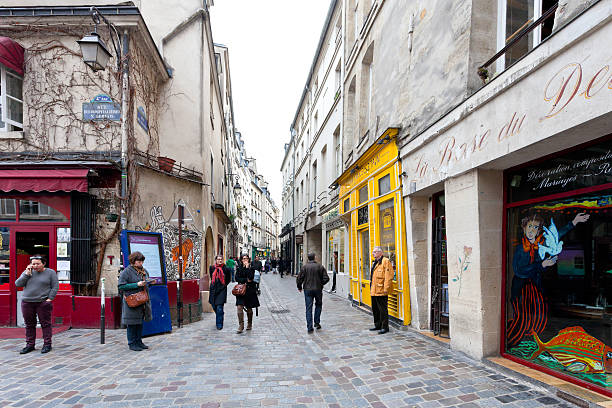 quartiere ebraico di marais a parigi, francia - jewish quarter foto e immagini stock