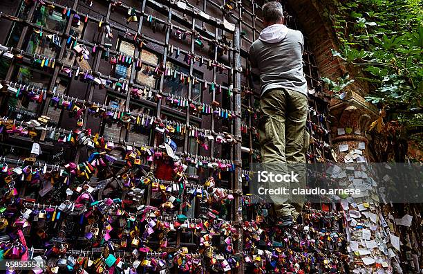 Amore Lucchetti Immagine A Colori - Fotografie stock e altre immagini di Acciaio - Acciaio, Adulto, Amore