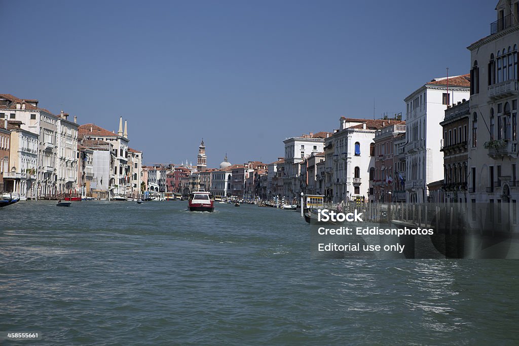 Gran Canal de ancho - Foto de stock de Canal - Corriente de agua libre de derechos