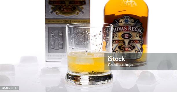 Foto de Garrafa De Doze Anos De Scotch Chivas Regal e mais fotos de stock de Animal - Animal, Antigo, Bebida alcoólica