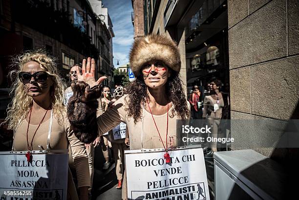 Animalisti Italiani Protest Gegen Mailand Fashion Woche Auf Septem Stockfoto und mehr Bilder von 2013