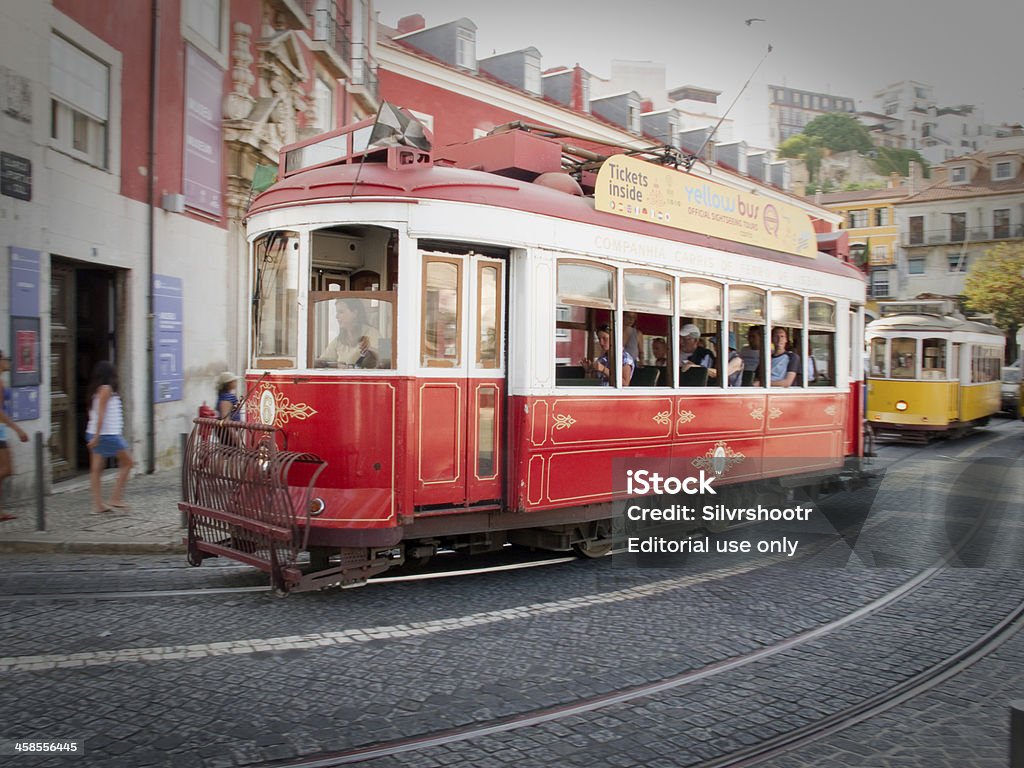 Carro Antigo de carros na cidade de Lisboa, Portugal - Royalty-free Amarelo Foto de stock