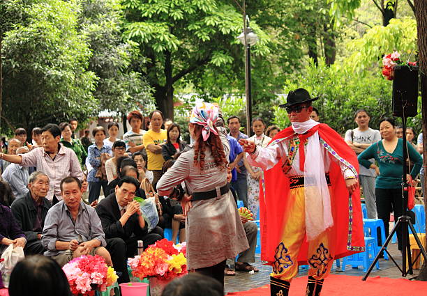 cinese sfilata di chengdu - peoples park foto e immagini stock