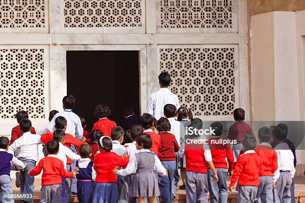 Indian Kinder Die Grabmal Von Akbar Dem Großen Stockfoto und mehr Bilder von Agra - Agra, Asien, Besuchen