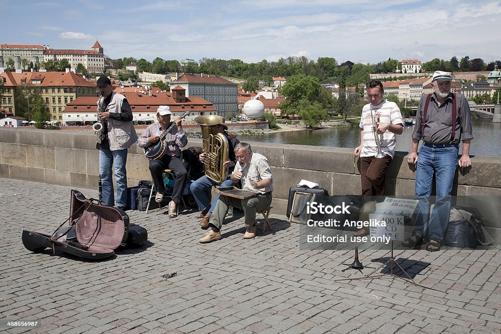 Musiciens de rue sur le pont Charles, à Prague - Photo de Disque Compact libre de droits