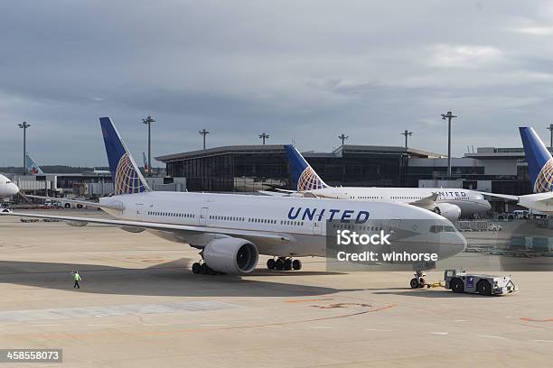 United Airlines Boeing 777200er - zdjęcia stockowe i więcej obrazów Boeing - Boeing, Boeing 777, Boeing 777-200
