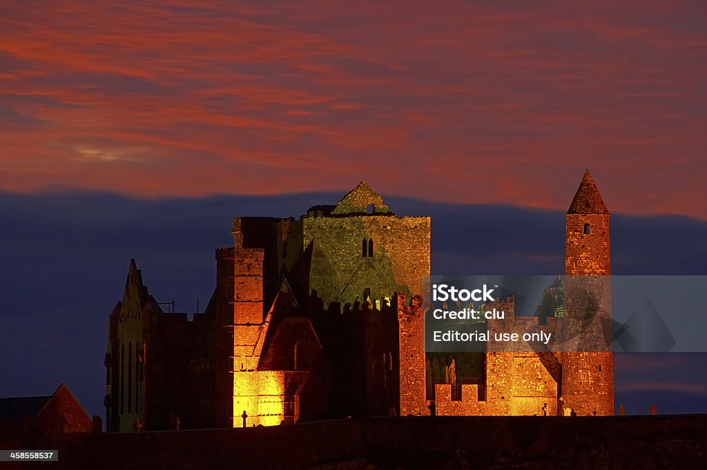 Rock of Cashel o zachodzie słońca-Irlandia - Zbiór zdjęć royalty-free (Noc)