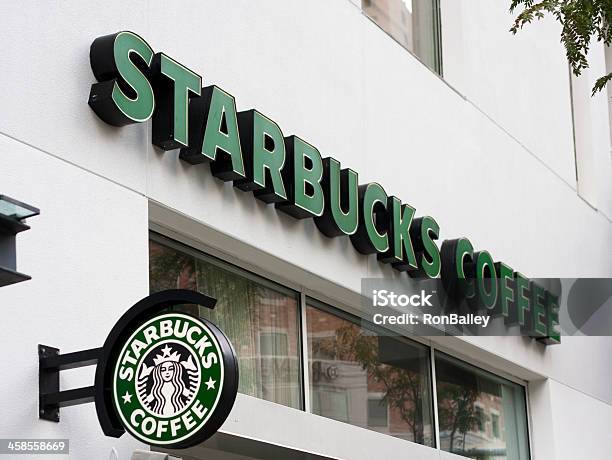 Znak Kawiarnia Starbucks - zdjęcia stockowe i więcej obrazów Bellevue - stan Waszyngton - Bellevue - stan Waszyngton, Korporacja, Starbucks