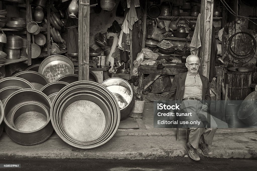 Copperworking en Kaleici, Denizli, Turquía - Foto de stock de Adulto libre de derechos