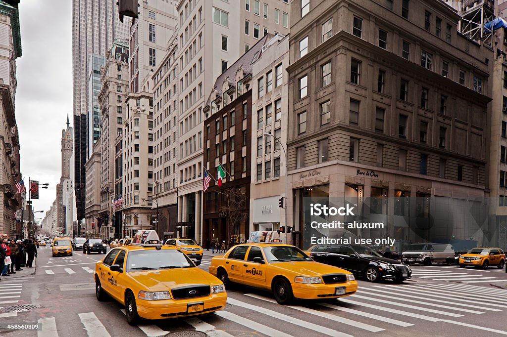 Quinta Avenida na Cidade de Nova York - Foto de stock de A caminho royalty-free
