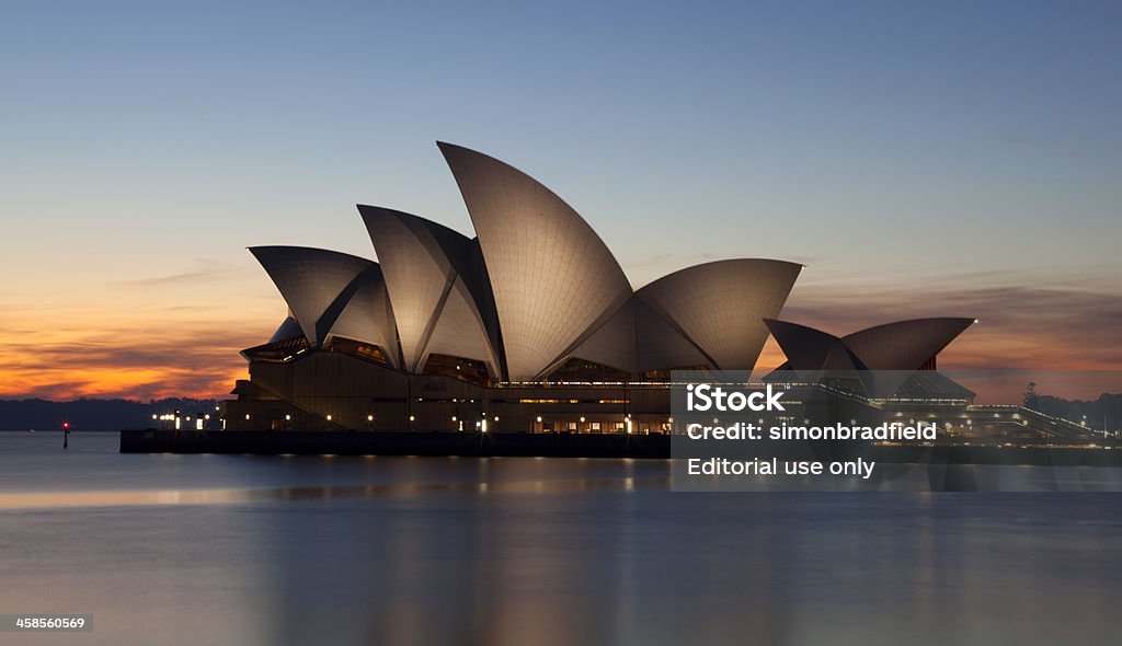 Sydney Opera House, all'alba - Foto stock royalty-free di Alba - Crepuscolo