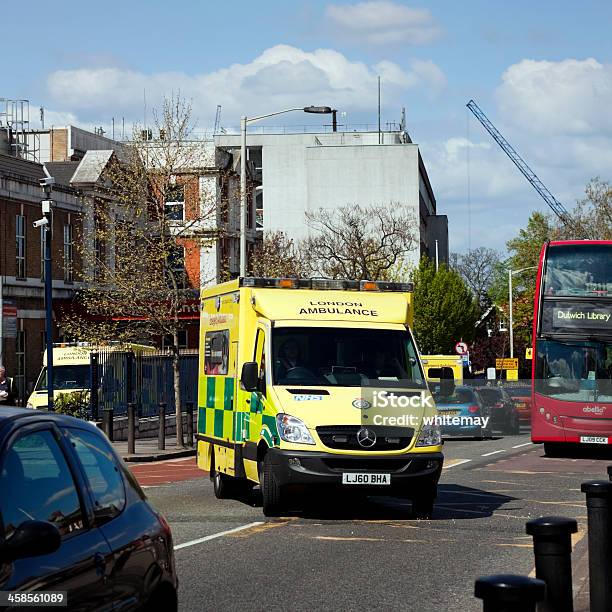 Dinamarca Hill Y Kings College Hospital Foto de stock y más banco de imágenes de Ambulancia - Ambulancia, Reino Unido, Accidentes y desastres