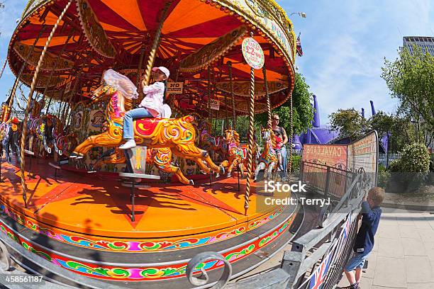 Roda De Ferro - Fotografias de stock e mais imagens de Família - Família, Gente comum, Reino Unido