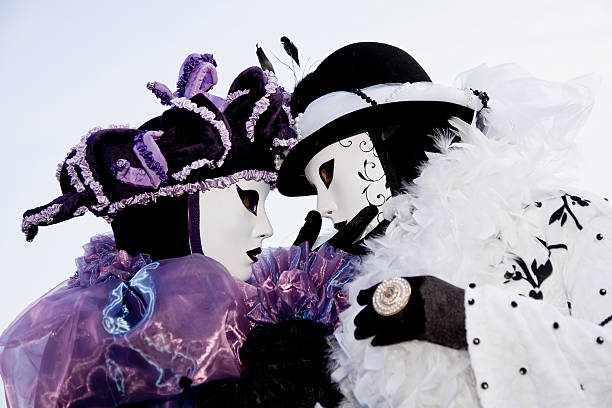 máscara de carnaval de venecia - venice italy flash fotografías e imágenes de stock