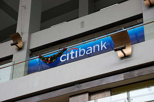logotipo y señal de citibank - named financial services company fotografías e imágenes de stock