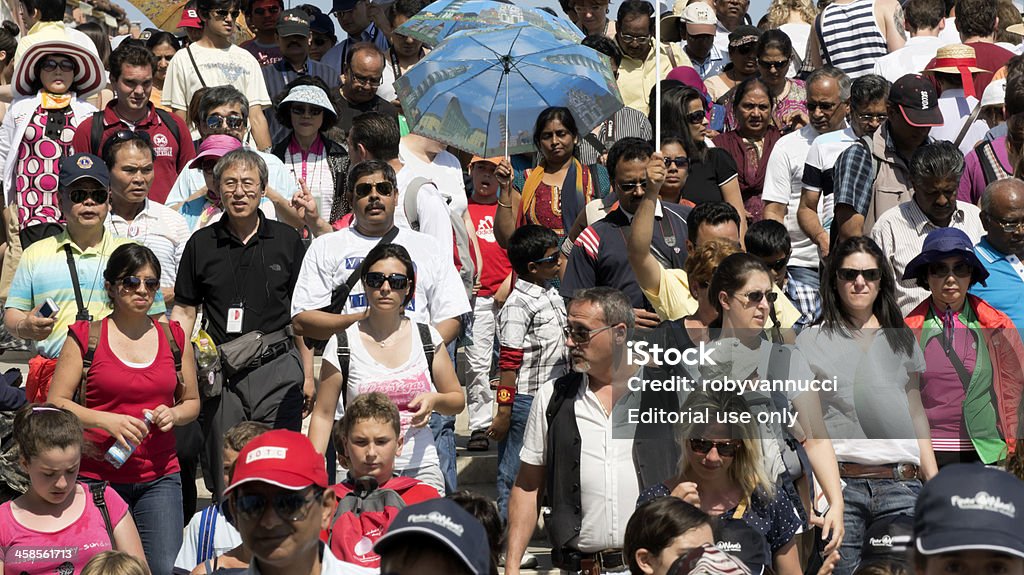 Persone da tutto il mondo a Venezia; Teleobiettivo immagine - Foto stock royalty-free di Affollato