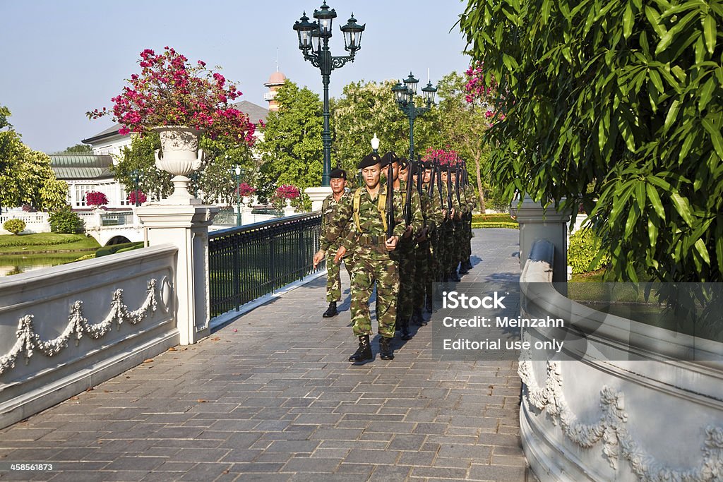 Soldato di guardie kings in Palazzo d'Estate - Foto stock royalty-free di Ambientazione esterna