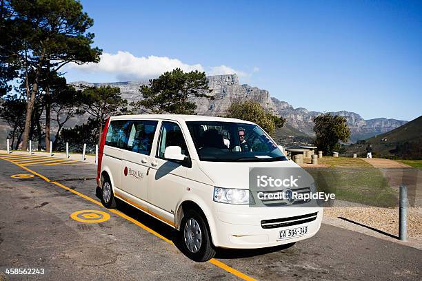 Тур Компании Микроавтобус В Парковка Сигналхилл Cape Town — стоковые фотографии и другие картинки Туристический автобус