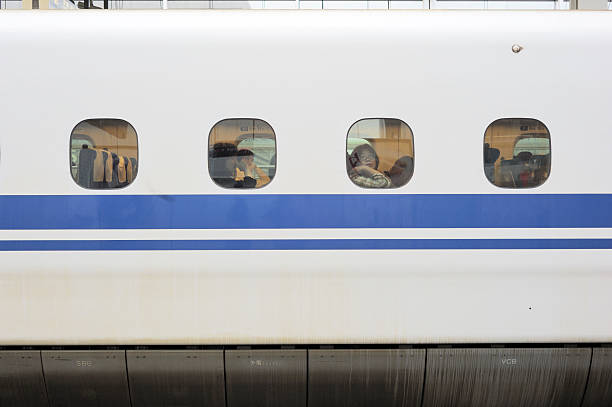 passageiros de trem-bala em tóquio shinkansen - bullet train editorial transportation technology imagens e fotografias de stock