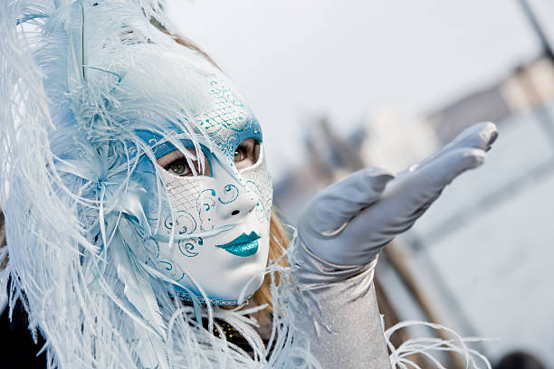 máscara de carnaval de venecia - venice italy flash fotografías e imágenes de stock