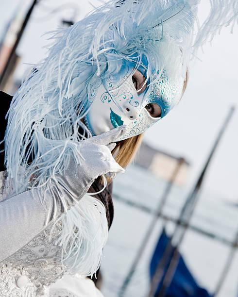 máscara de carnaval de venecia - venice italy flash fotografías e imágenes de stock