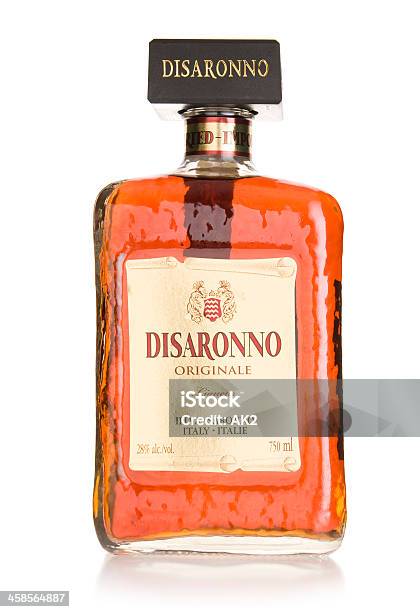 Disaronno Bottiglia - Fotografie stock e altre immagini di Liquore di Amaretto - Liquore di Amaretto, Alchol, Bottiglia