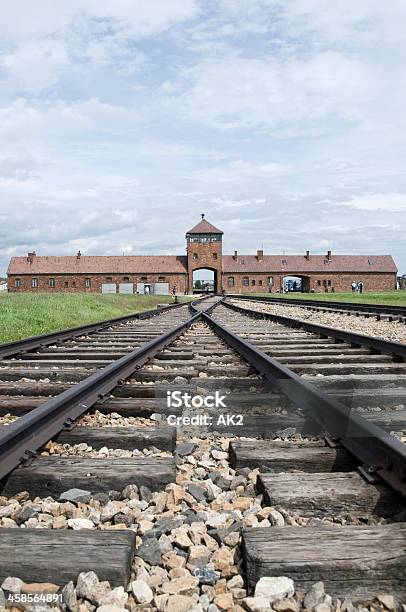 Foto de Auschwitz Campo De Concentração Birkenau e mais fotos de stock de Auschwitz - Auschwitz, Estrada de ferro, Birkenau