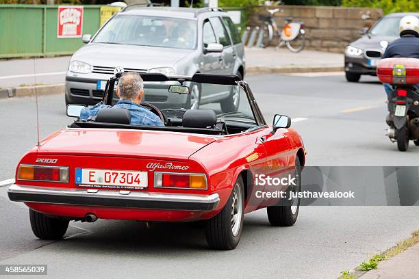 Alfa Romeo - Fotografias de stock e mais imagens de Alfa Romeo - Alfa Romeo, Carro Descapotável, Adulto