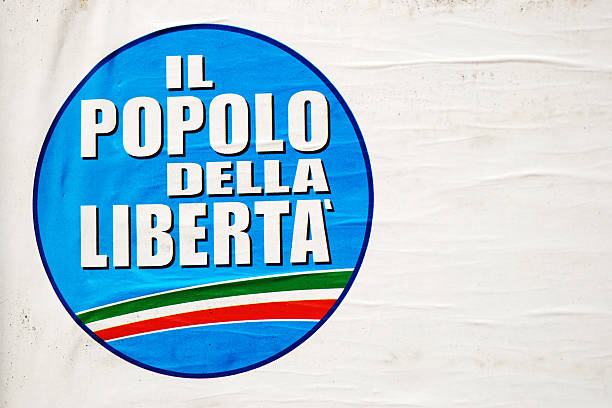 il pueblo della libertá logotipo en valla publicitaria - people of freedom italian party fotografías e imágenes de stock