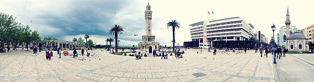 vista panoramica della piazza konak - izmir turkey konak clock tower foto e immagini stock
