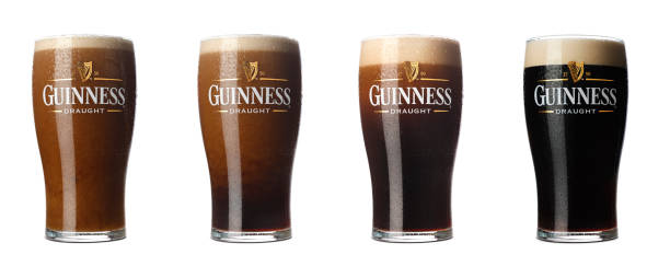 die vier phasen des guinness - guinness stock-fotos und bilder