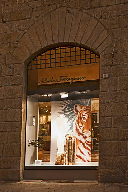 salvatore ferragamo 플래그십 쇼핑하다, 플로렌스, 이탈리아 - ferragamo 뉴스 사진 이미지