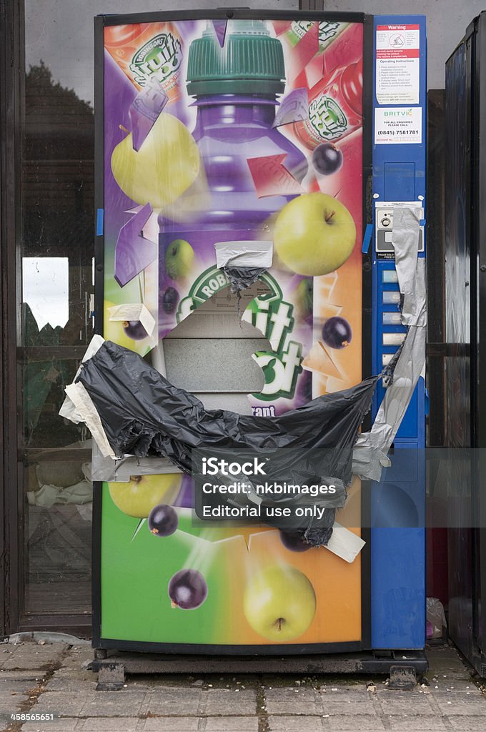 Vandalisme en Angleterre de Robinsons fruits Photo d'un distributeur automatique. - Photo de Boisson libre de droits