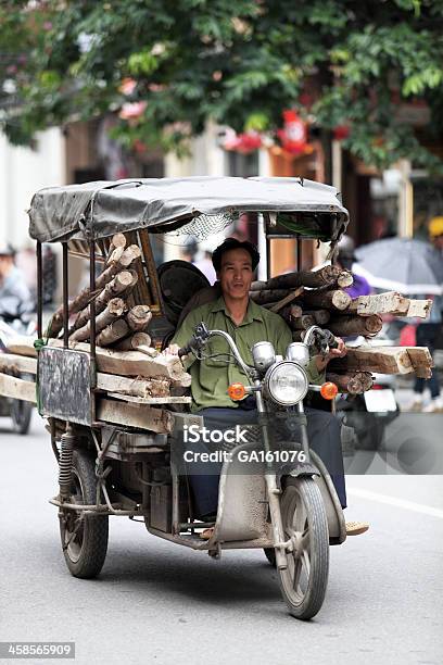 Wietnamski Mężczyzna Jazdy Na Motocykl - zdjęcia stockowe i więcej obrazów Dorosły - Dorosły, Edytorski, Fotografika