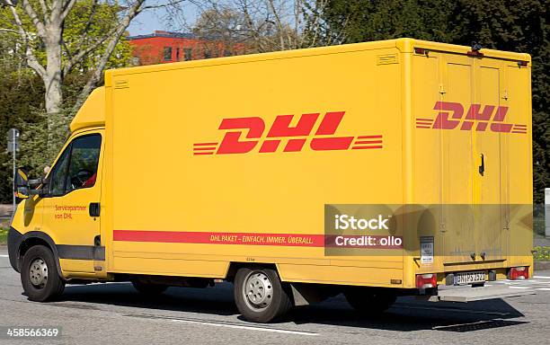 Dhl Veículo De Entrega - Fotografias de stock e mais imagens de Alemanha - Alemanha, Amarelo, Armazém de Distribuição