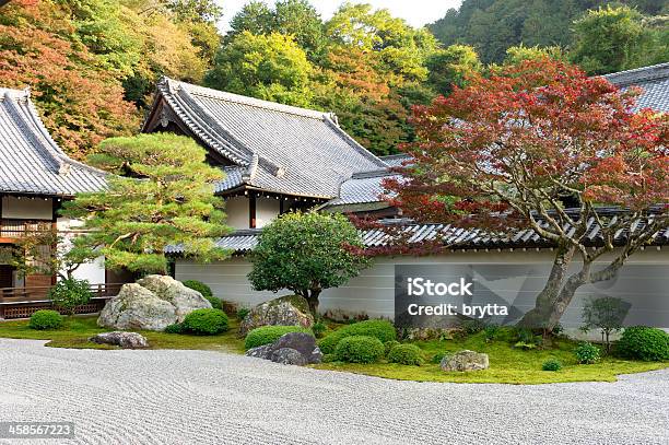 Foto de Hojo Jardim Em Cores Do Outono Monges Templo De Nanzenji Kyoto Japão e mais fotos de stock de Cidade de Quioto