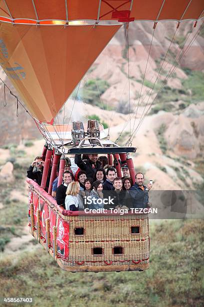 Mongolfiera In Cappadocia - Fotografie stock e altre immagini di A mezz'aria - A mezz'aria, Ambientazione esterna, Asia