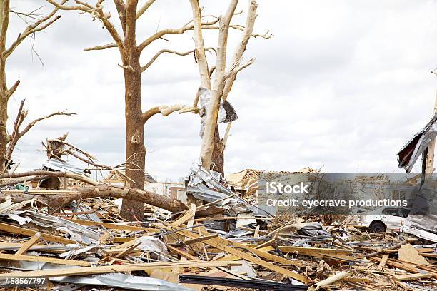 Foto de Joplin Missouri Letal F5 Tornado Detritos e mais fotos de stock de Amontoamento - Amontoamento, Arruinado, Caos