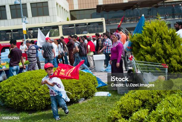 Foto de De 1º De Maio Dia Internacional Dos Trabalhadores e mais fotos de stock de 1 De Maio - 1 De Maio, Adulto, Ativista