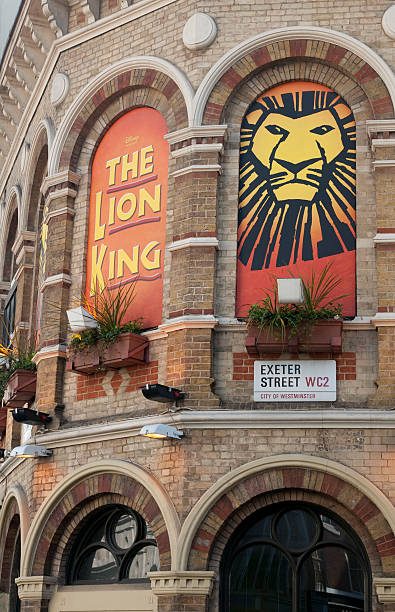 vertical imagen del teatro lyceum en londres - the lion king musical fotografías e imágenes de stock