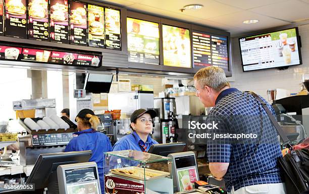 Mcdonalds Fast Food - Fotografie stock e altre immagini di McDonald's - McDonald's, Ristorante, Aeroporto